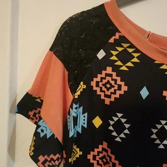 NWT Aztek colorful short-sleeved tee - Picture 4 of 5